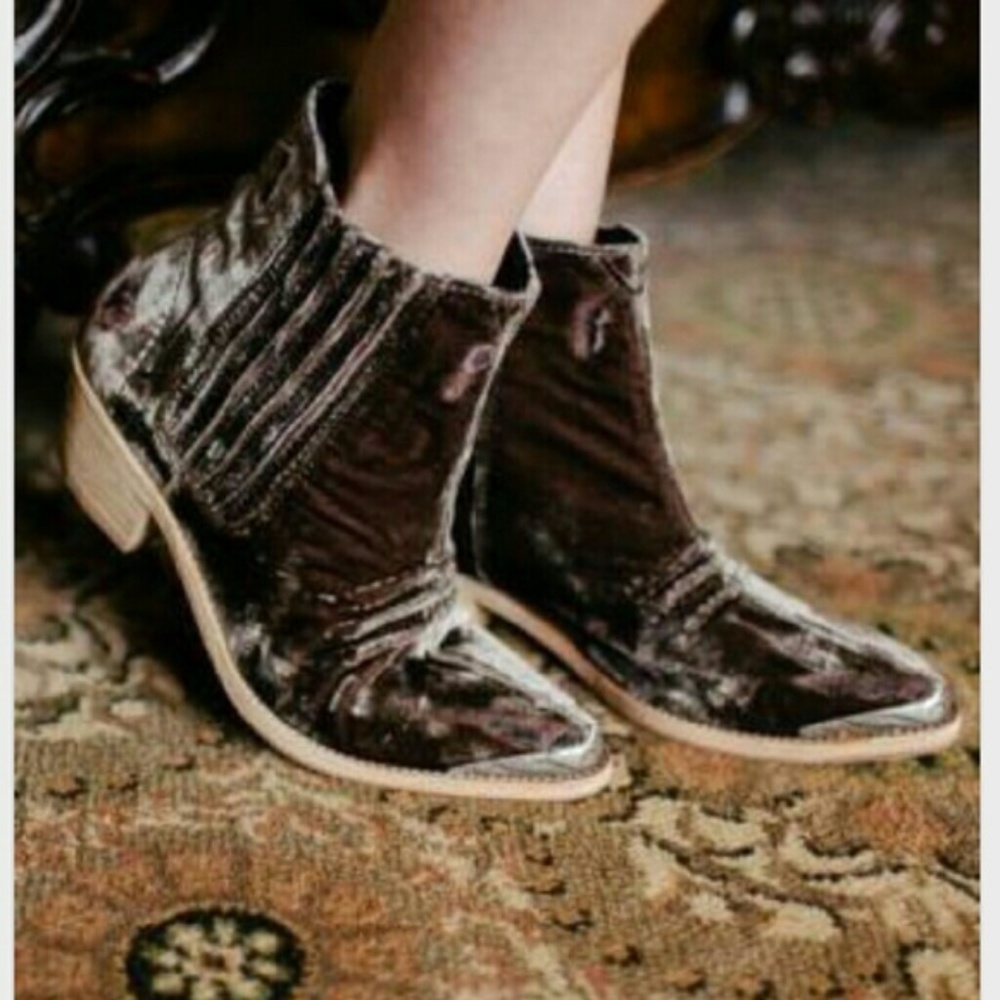 Free People velvet BARBARY BOOTS in Champagne